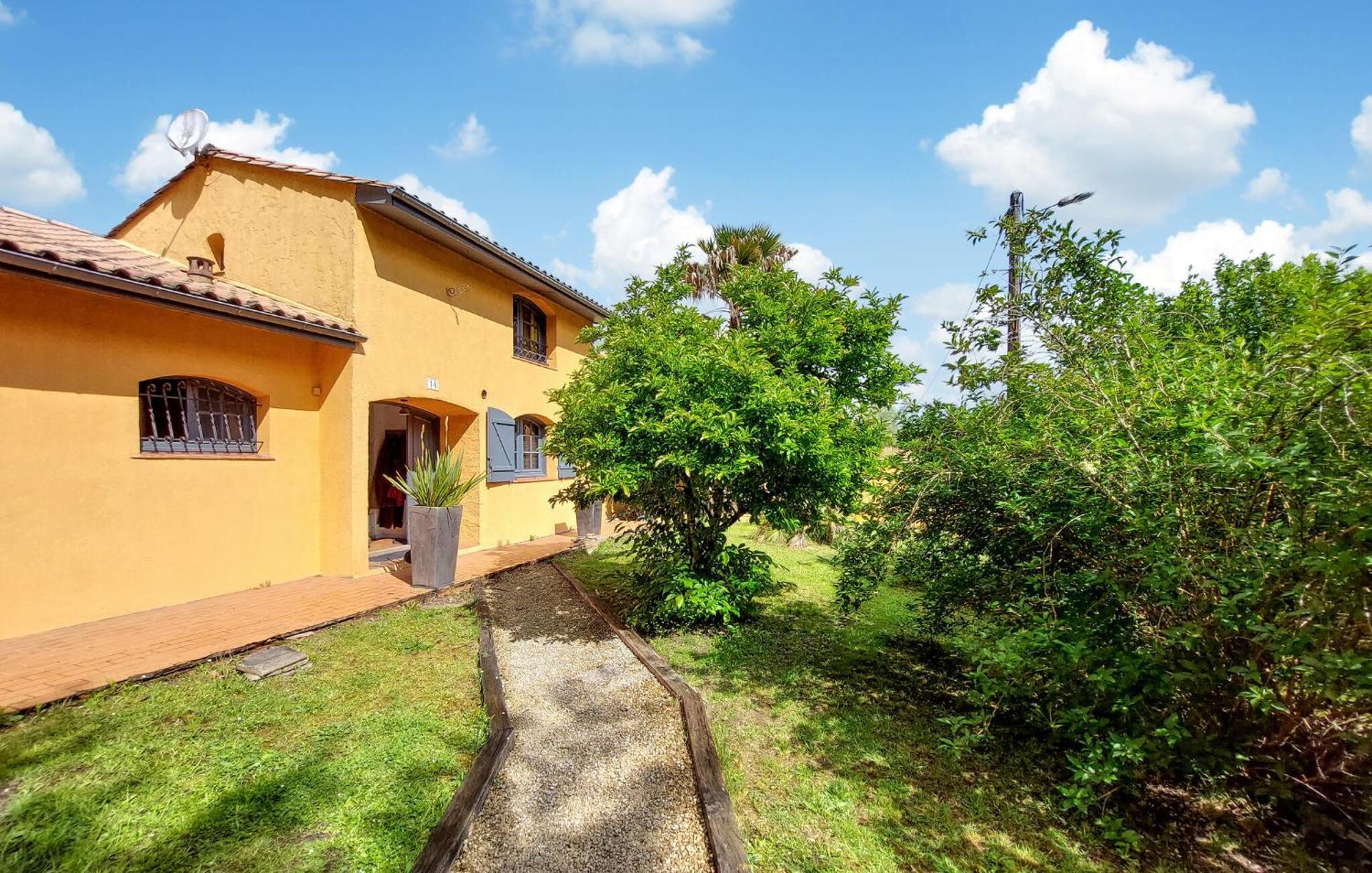 Amazing Home In Le Temple With Kitchen Luaran gambar